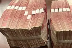 全网寻人！一大哥公共卫生间捡到20万现金：早上上厕所看见地上一箱钱图片