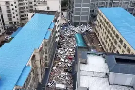 突发暴雨！陕西志丹引发内涝，大量汽车被冲走，积水最深达2米！图片