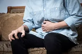 肠道息肉是癌变前兆？肠道长息肉和哪些因素有关？医生来为你解答图片