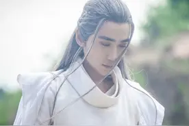 古偶造型千千万，没有男主躲得过“龙须关”图片