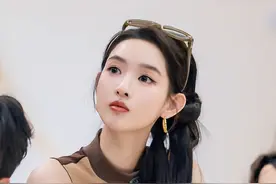 王玉雯找张新成签名：16年友情的温馨一幕图片