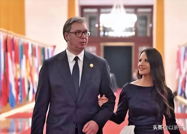 故宫为她开放！塞尔维亚第一夫人穿中国红北京一日游，美得不像话