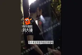 冯绍峰国庆带儿子出游，素颜颓废不修边幅，一举动遭吐槽不爱孩子图片