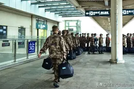 兵爸兵妈注意了，孩子当兵，这两笔钱，一定要了解！图片