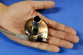 装国产人工心脏的人生：8小时充一次电，不能坐飞机，洗澡得防水图片