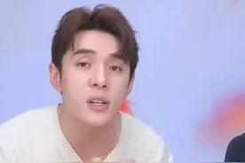 李佳琦风波后火速复播，部分网友满屏刷买不起，本人表情难看图片