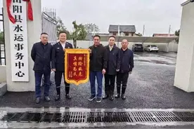 船体侧倾，岳阳县水运中心紧急救援成功处置！图片