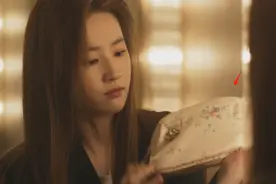 《玫瑰的故事》中的穿帮镜头，网友：导演你过来，我保证不打你图片