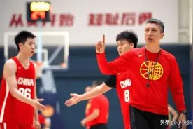 青岛队记：郭导对队员严苛是出名的，赵嘉义带伤仍留队图片