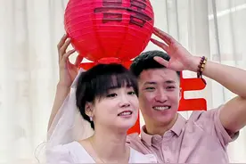 1014对新人昨日在沈结婚登记：当小满遇上520 小得盈满 终胜万全图片