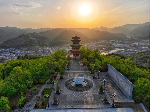 五一走进两当，追寻红色记忆