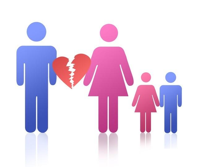我帮前妻搬家，她妹妹也来帮忙，趁前妻不在，她问我：你后悔了吗