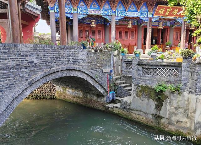 成都大邑最精致寺庙，钟鼓楼建于河上，超级漂亮，公共交通可达！