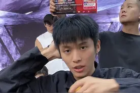 墙倒众人推！疑似小杨哥沫沫亲密照曝光，三代还宗都给扒出来了图片