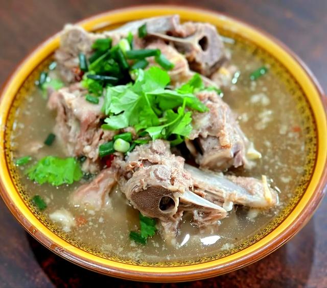 王羲之故居怎么在嵊州？这座小城用古镇、越剧和碳水给出了答案