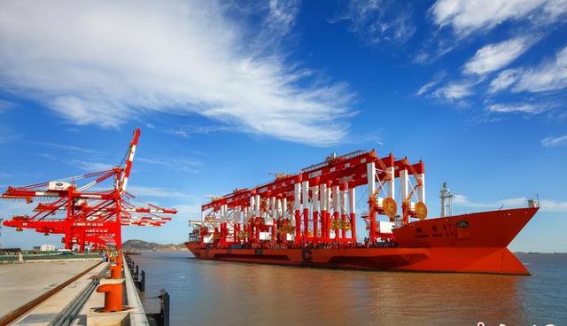 中美关系生变？特朗普一声令下	，92台中国起重机被查，果然不简单