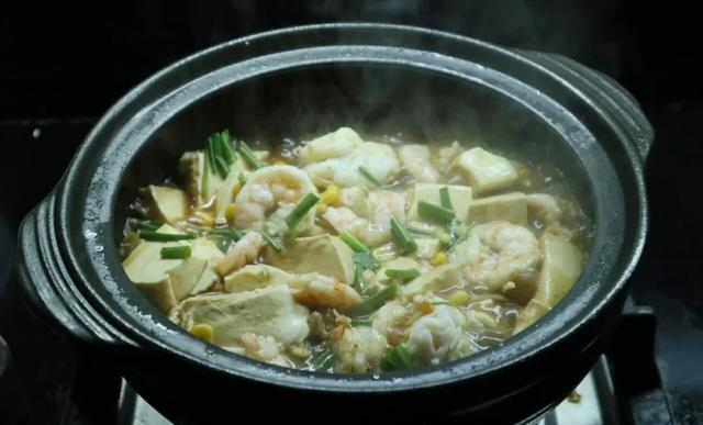 这3种食材一锅焖，天冷就适合吃这道菜，鲜嫩入味，全家都爱吃