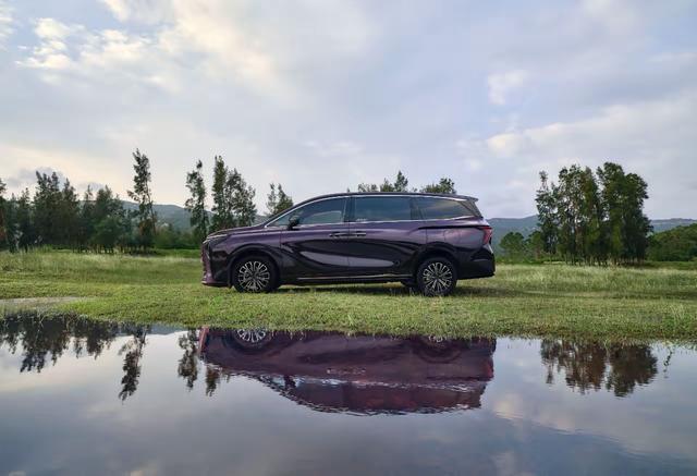 年关的风裹着年味，吹得人心底发痒， 过年搭子选星海