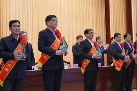 稷下谈 | 淄博这些企业何以耀眼“第一会”？图片