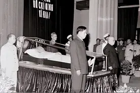 越南领导人胡志明遗体保存始末：越南人宁可火葬，也不送往苏联图片