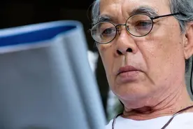 中老年男人眉毛变长，意味着什么？多半与这3点有关，建议了解图片