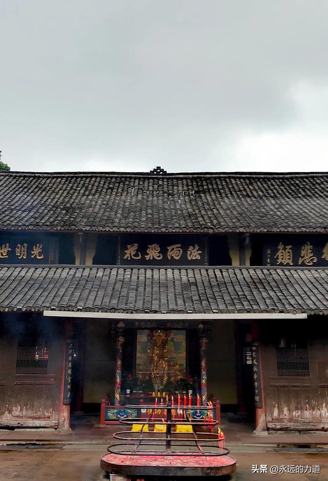 报国寺，从尘世走向净土的起点