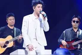 张云雷演唱会惹争议，发福油腻判若两人，网友评论言辞激烈图片