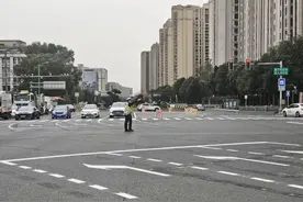 路面“绣花”：路口缩小，红灯缩短！剑南大道这个路口顺多了图片