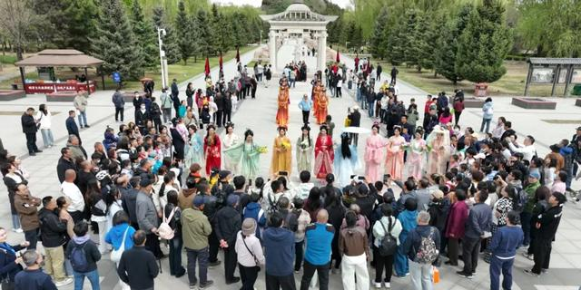 66.16万人次！4.67亿元！假期第一天，呼和浩特彻底火了
