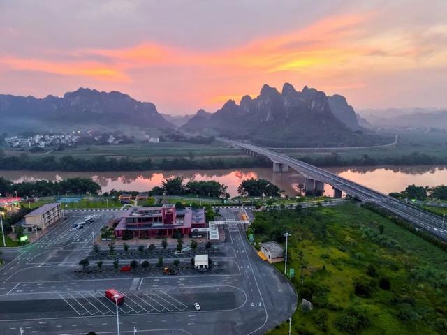 桂在交旅｜在广西，“顶配”的高速公路服务区长啥样？