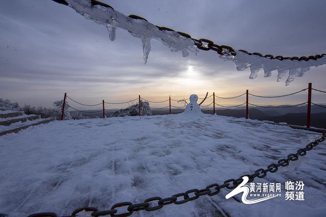 七里峪五龙壑现雾凇冰挂 绘就冬日梦幻景