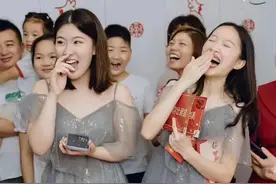 参加过近30场婚礼，00后大学生化身“职业伴娘”，让婚礼更完美图片