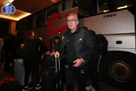 国足抵达天津 备战与新加坡队关键之战图片