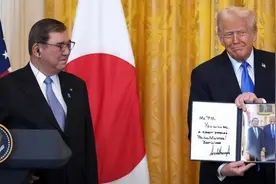 文的不行来武的？美国军舰过境台海，解放军东部战区全程跟踪图片