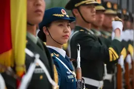 三军仪仗队女兵分队队长程诚同志简历图片