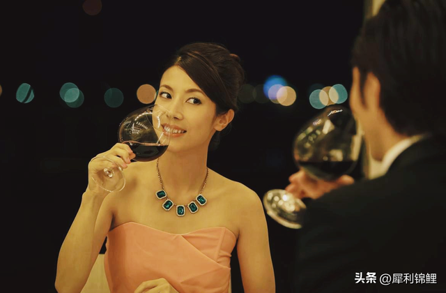 女人若有“二心”，身体这3个本能反应藏不住！网友：太真实了