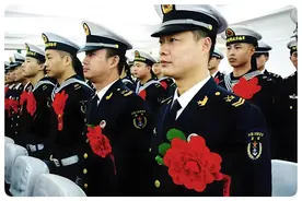 当兵12年以上士官到底要不要工作？两者有什么区别！图片