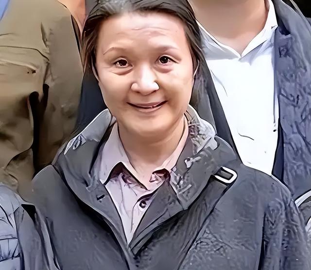 恋爱脑下场是真惨！从春晚主持人到养不起孩子的妇女，她咎由自取