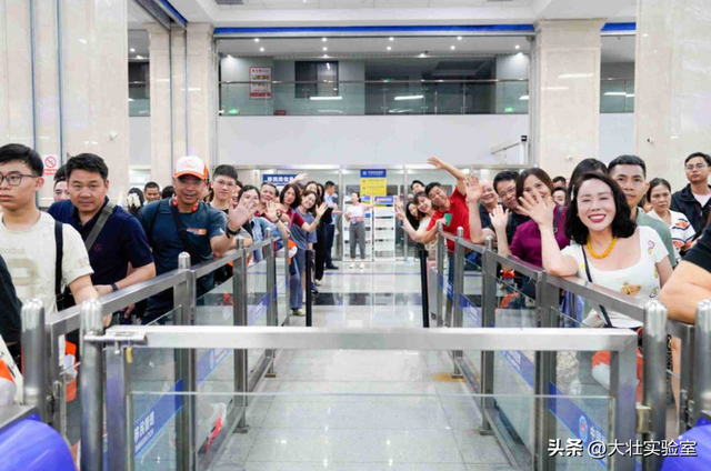 政策加持五一假期，边境口岸热闹，中俄跨境旅游持续走热