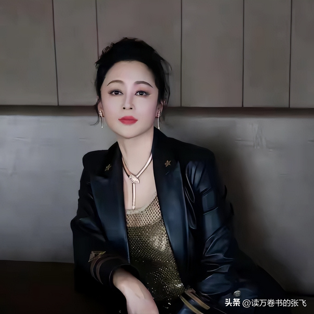 长得太美被导演占为己有	，4年后生下大明星儿子，17岁就成男一号