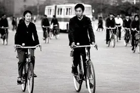 七八十年代奢侈的“凤凰牌”自行车，一辆196元相当于现在多少钱图片