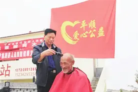 凡人微光！“长治好人”陈来景义务理发40余载图片