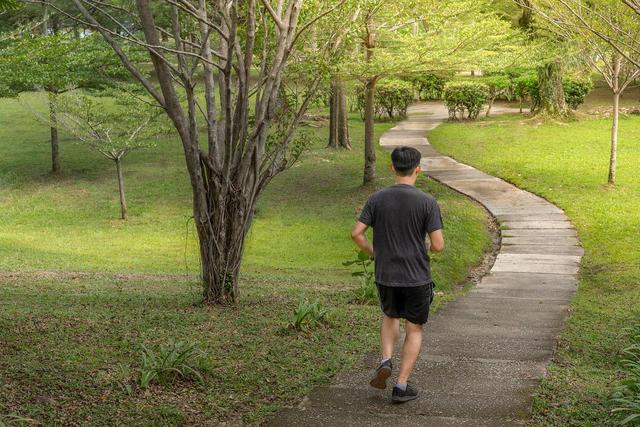 107岁老人，年轻像65岁，长寿秘诀不是多走路，而是这5件事