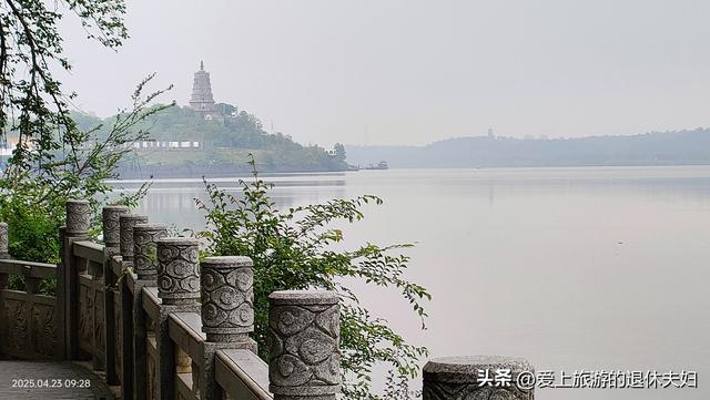出游第6站-衡阳：东洲岛、石鼓书院、保卫里。阴雨天，游了个寂寞