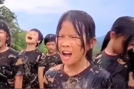 每逢暑假，燃爆的广西军训就会上热搜图片