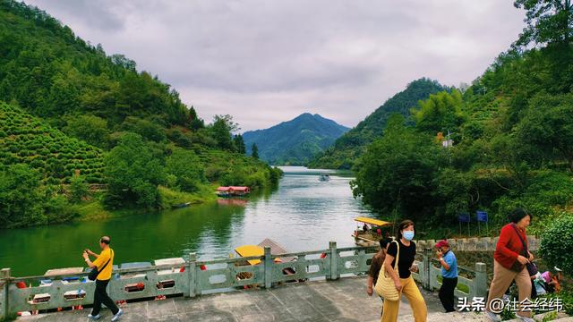黄山脚下藏着“华东最高原生态湖”！免费赏四季景，文人留有诗
