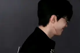 范丞丞录制跑男时脸部受伤，还安慰粉丝。真的是很好的丞丞啊图片