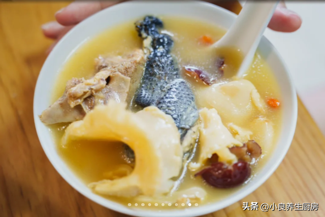 花胶党参乌鸡汤的功效与作用 2025年花胶党参乌鸡汤的功效与作用是什么