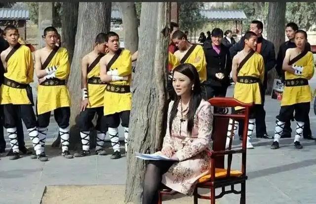 李湘不忍了!公开坦白和释永信的真实关系,亲吻照终于真相大白