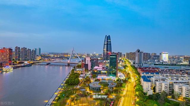 宁波适合定居吗？房价高、压力大，但为什么还有那多人选择留下？